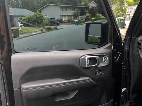 Used 2021 Jeep Wrangler Unlimited Sahara w/ Cold Weather Group image 16