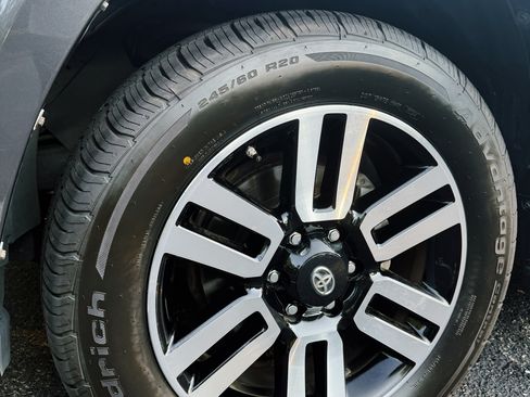 Used 2020 Toyota 4Runner Limited RWD image 13