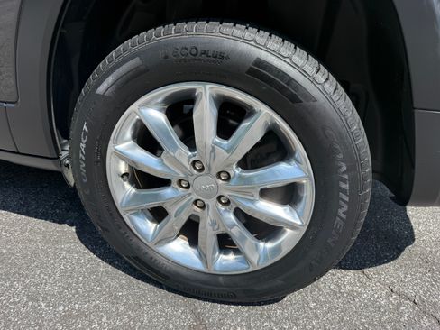 Used 2017 Jeep Cherokee Limited AWD/4WD image 5