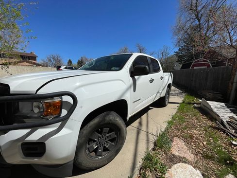 Used 2015 GMC Canyon 2WD Crew Cab w/ Convenience Package image 2