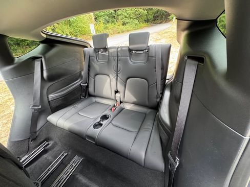 Used 2023 Tesla Model Y Long Range image 16