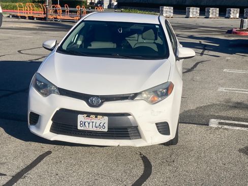 Used 2015 Toyota Corolla LE image 2