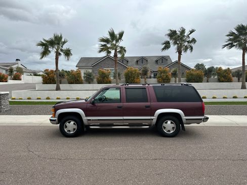Used 1997 Chevrolet Suburban 4WD w/ Preferred Equipment Group 2 image 17