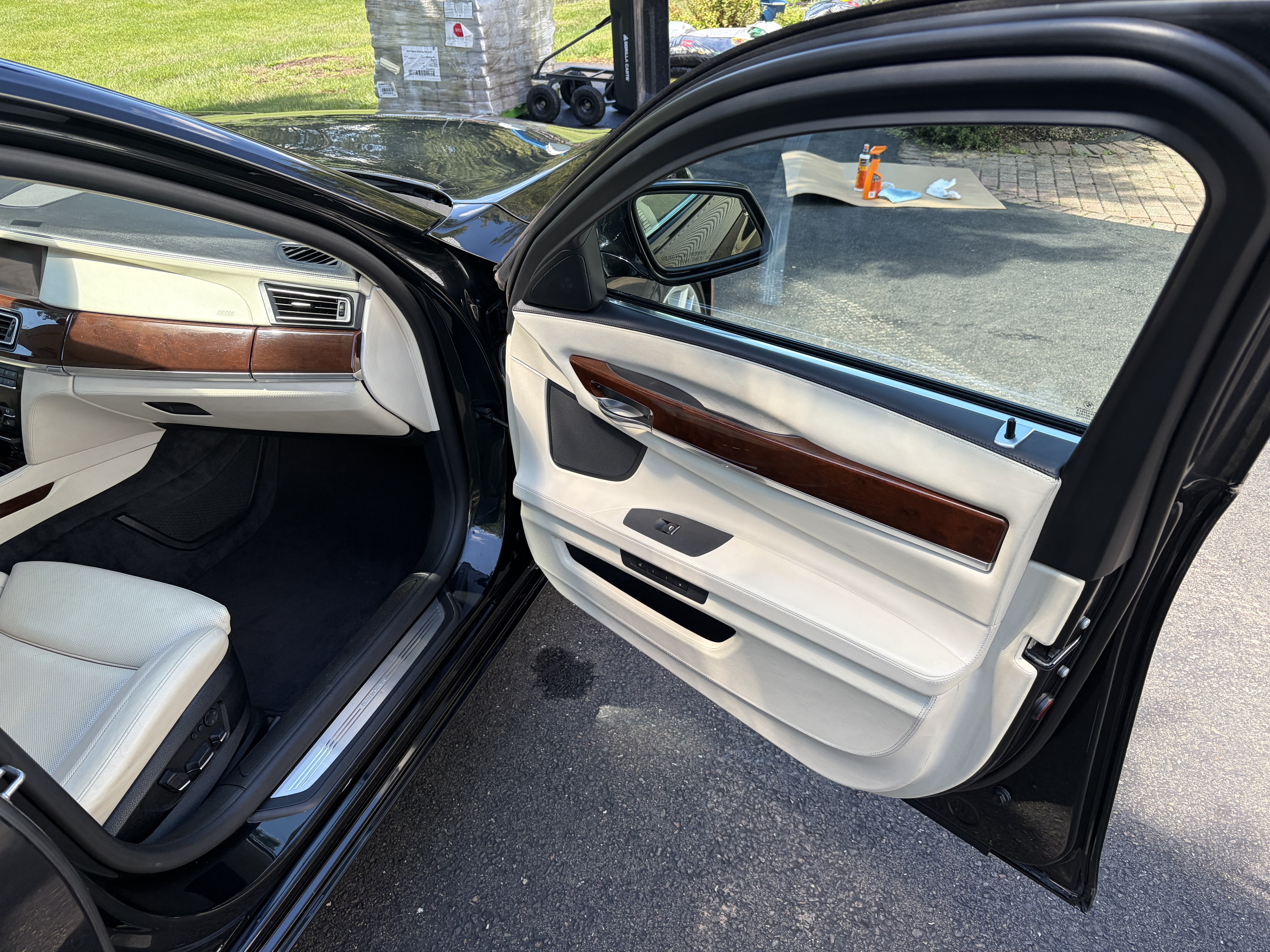 Used 2011 BMW 750i RWD image 25