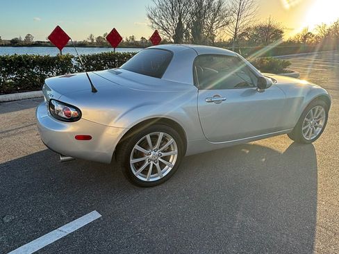 Used 2008 MAZDA MX-5 Miata Grand Touring w/ Premium Pkg image 2