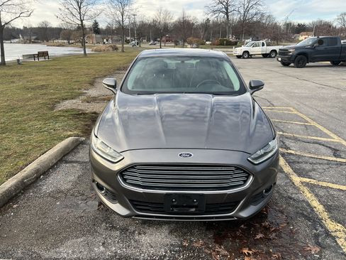 Used 2014 Ford Fusion SE w/ Equipment Group 202A image 2