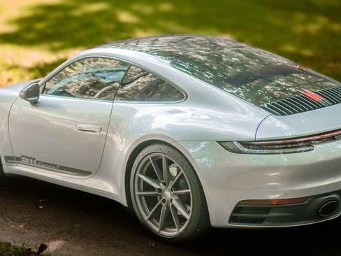 Used 2024 Porsche 911 Carrera T image 9