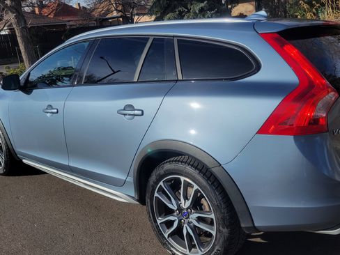 Used 2017 Volvo V60 T5 Cross Country Platinum w/ Climate Package image 4