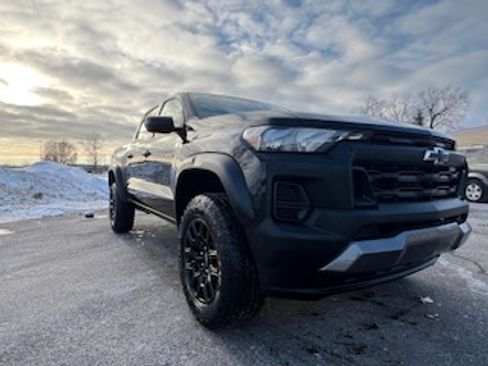 Used 2023 Chevrolet Colorado Trail Boss w/ Technology Package image 11