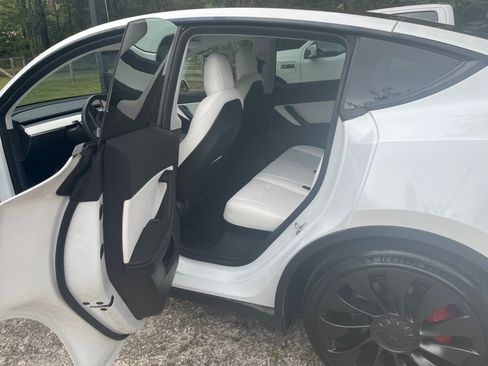 Used 2022 Tesla Model Y Performance image 6