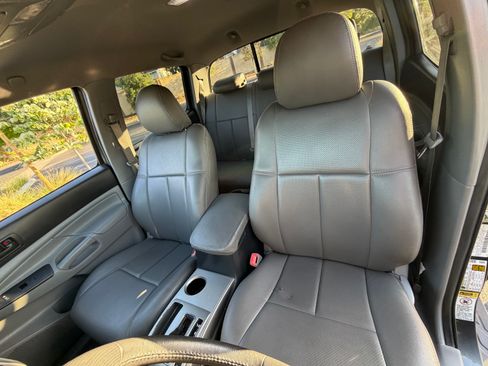 Used 2013 Toyota Tacoma PreRunner w/ TRD Sport Pkg RWD image 12