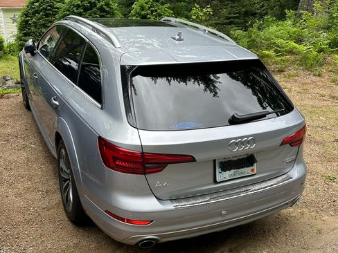 Used 2017 Audi A4 2.0T allroad Prestige w/ Prestige Package AWD/4WD image 2