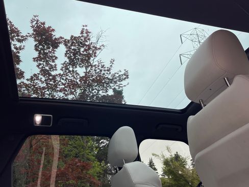 Used 2016 Land Rover Range Rover Sport SE image 28