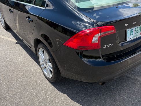 Used 2012 Volvo S60 T5 w/ Climate Pkg FWD image 4