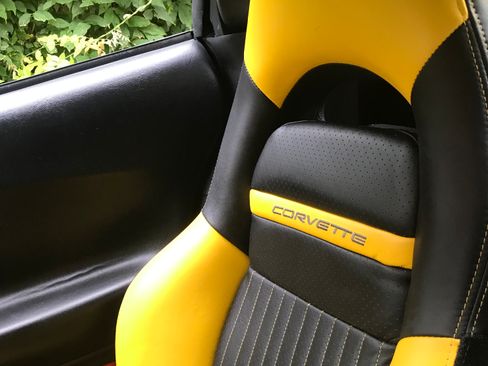 Used 2004 Chevrolet Corvette Convertible w/ Preferred Equipment Group image 4