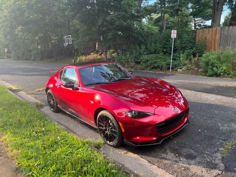 Used 2022 MAZDA MX-5 Miata Club w/ Interior Package RWD image 2