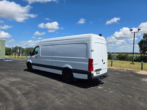 Used 2024 Mercedes-Benz Sprinter 2500 image 9