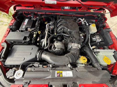 Used 2016 Jeep Wrangler Unlimited Rubicon AWD/4WD image 8