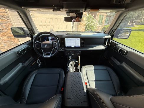 Used 2022 Ford Bronco Badlands w/ Sasquatch Package AWD/4WD image 5