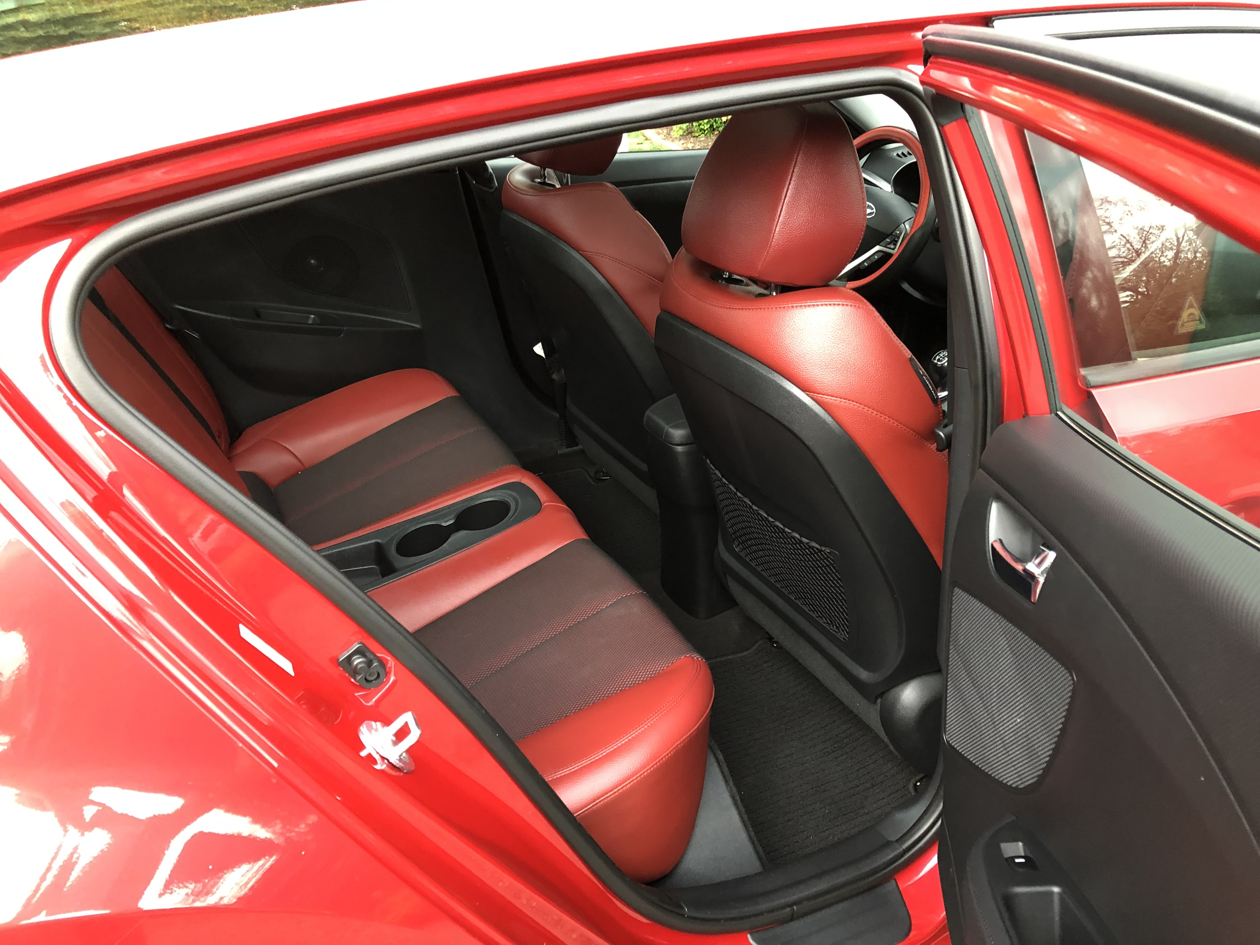 Used 2014 Hyundai Veloster w/ Technology Package 03 FWD image 2