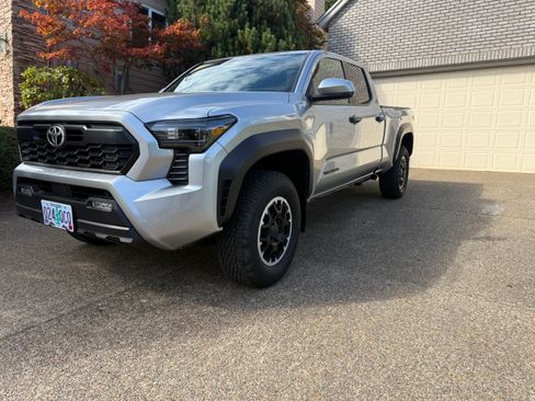 Used 2024 Toyota Tacoma TRD Off-Road image 2