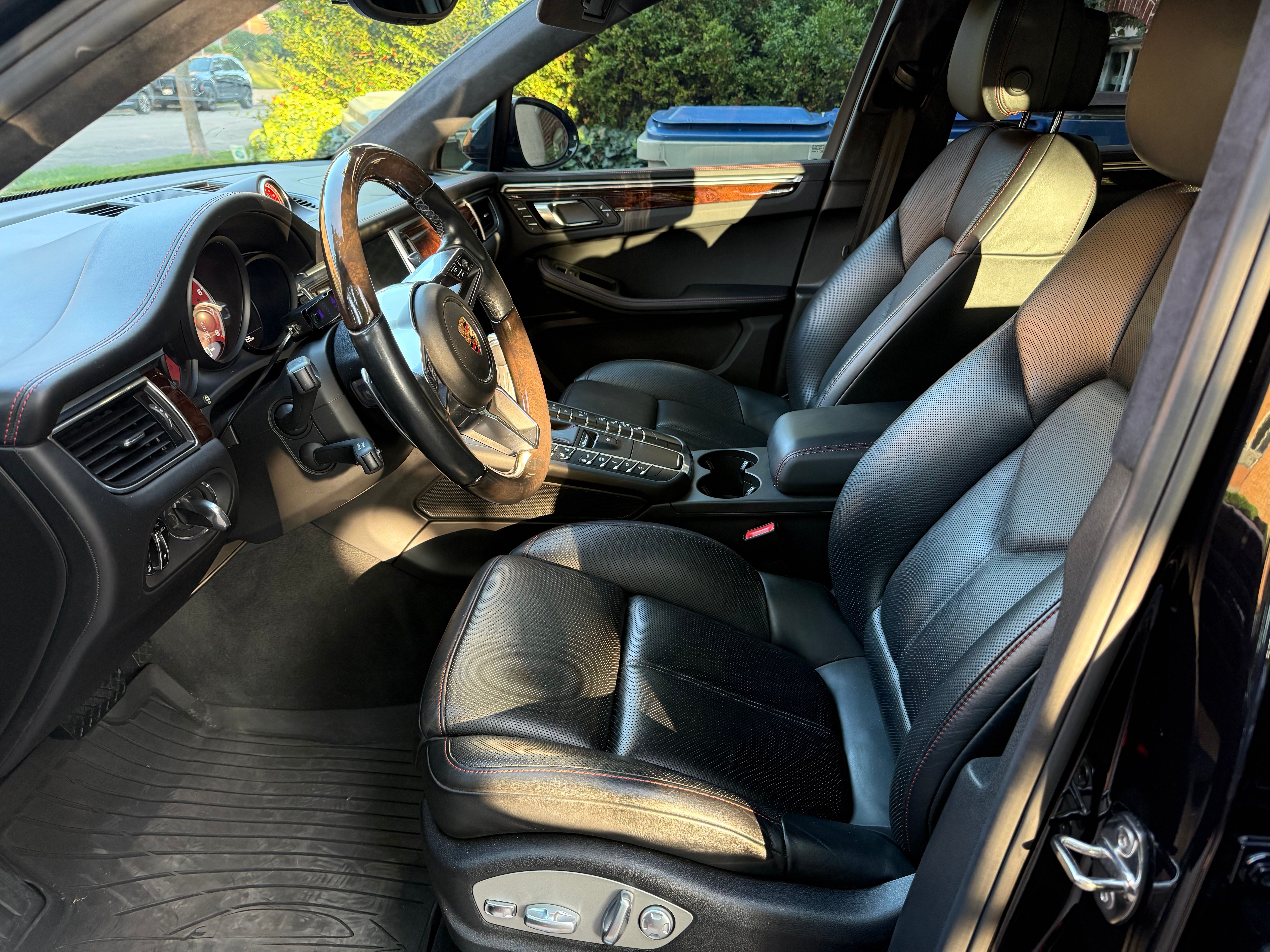 Used 2017 Porsche Macan Turbo AWD/4WD image 13