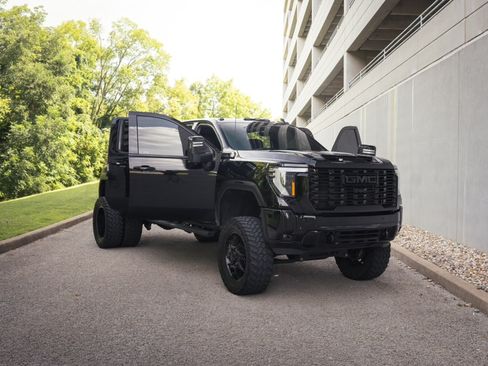 Used 2024 GMC Sierra 3500 Denali w/ Technology Package AWD/4WD image 8