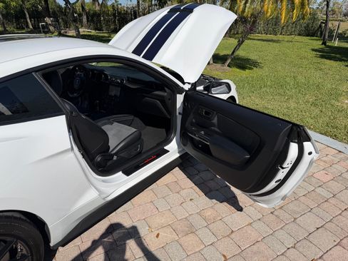 Used 2020 Ford Mustang Shelby GT350 w/ Technology Package image 14