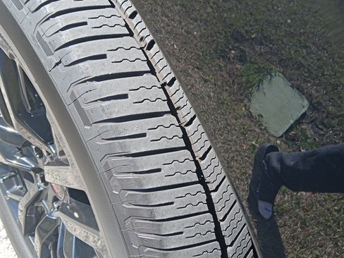 Used 2021 GMC Yukon SLT w/ Rear Media and Nav Package image 17