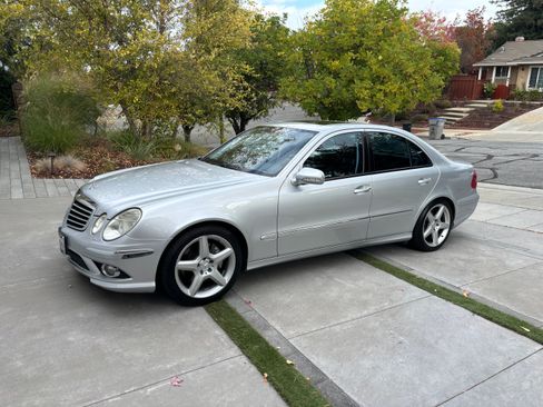 Used 2009 Mercedes-Benz E 350 E 350 Sedan 4D image 1