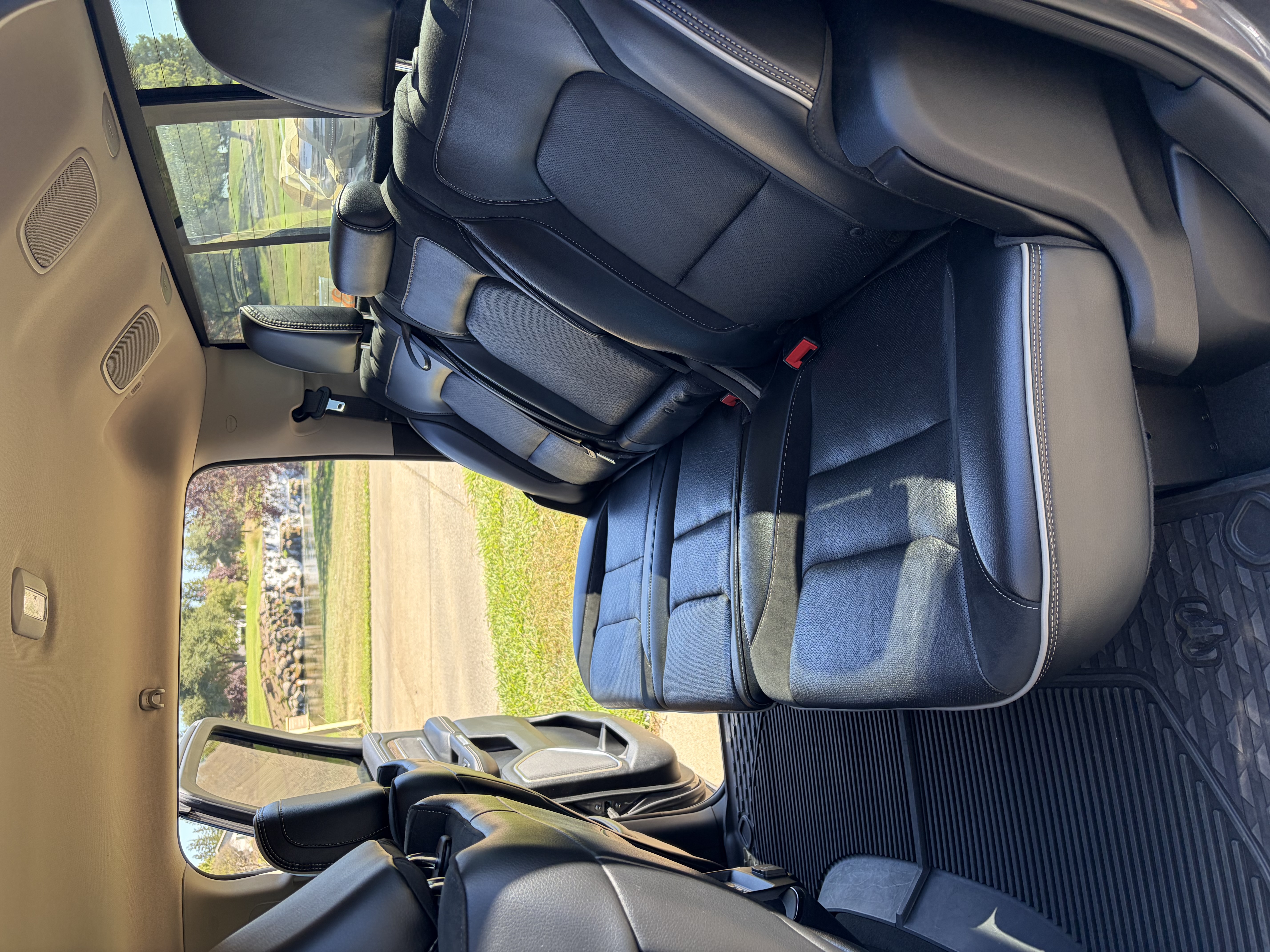 Used 2019 RAM 1500 Laramie AWD/4WD image 15