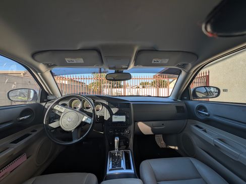 Used 2005 Dodge Magnum R/T w/ Convenience Group II image 4