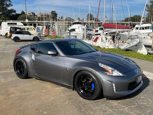 Used 2015 Nissan 370Z Touring image 1