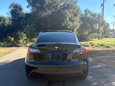 Used 2023 Tesla Model Y Long Range image 4