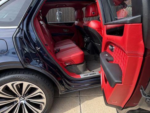 Used 2021 Bentley Bentayga image 10