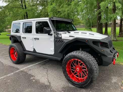 Used 2019 Jeep Wrangler Unlimited Sahara image 1