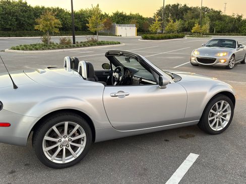 Used 2008 MAZDA MX-5 Miata Grand Touring w/ Premium Pkg image 17