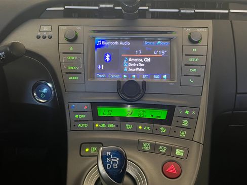 Used 2015 Toyota Prius Two image 16