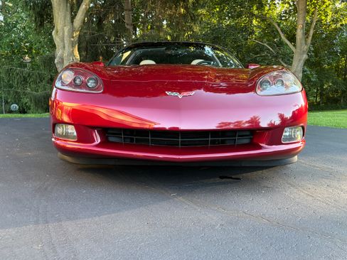 Used 2007 Chevrolet Corvette Coupe w/ Preferred Equipment Group RWD image 5