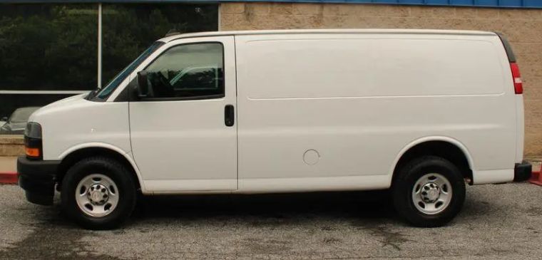 Used 2016 Chevrolet Express 2500 RWD image 2