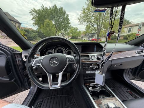 Used 2014 Mercedes-Benz E 350 4MATIC Sedan image 11