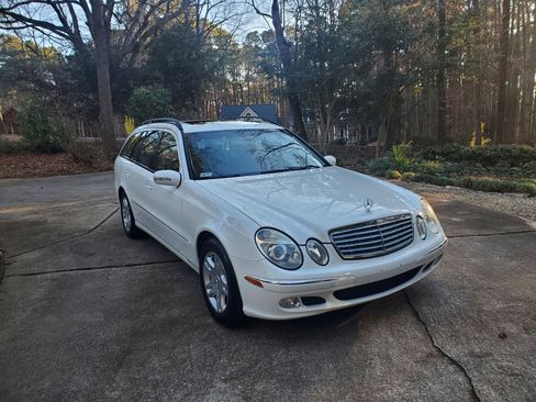 Used 2005 Mercedes-Benz E 320 Wagon image 4