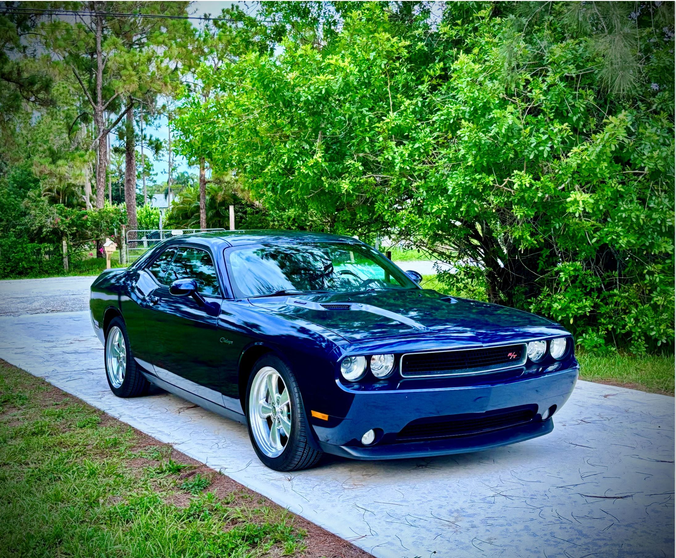 Used 2012 Dodge Challenger R/T RWD image 1