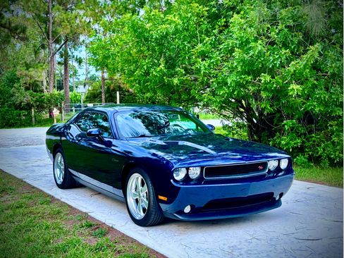 Used 2012 Dodge Challenger R/T RWD image 1
