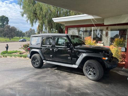 Used 2022 Jeep Wrangler Unlimited Sport image 1
