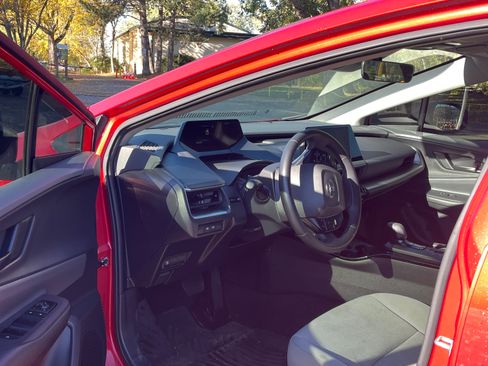 Used 2023 Toyota Prius LE image 2