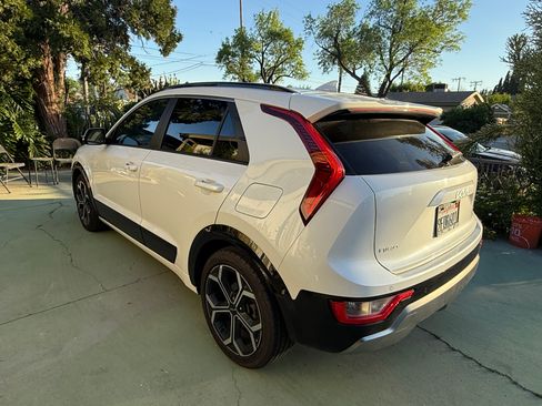 Used 2023 Kia Niro EX Touring image 6