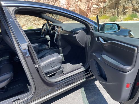 Used 2018 Tesla Model X 100D AWD/4WD image 8