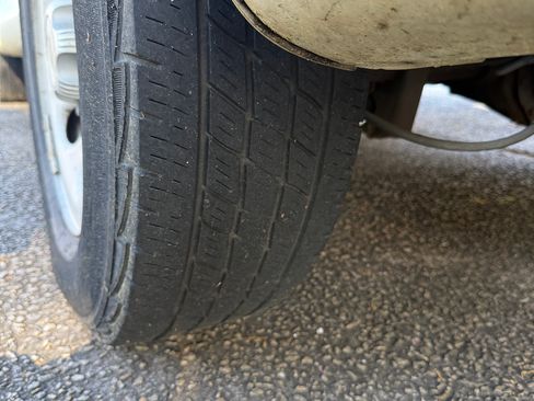 Used 2011 Chevrolet Express 1500 Van 3D image 10