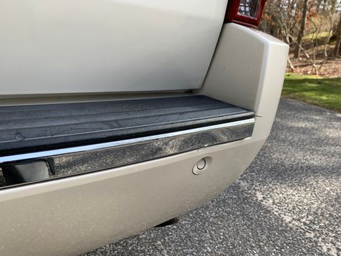 Used 2007 Cadillac Escalade 2WD w/ Information Package image 14